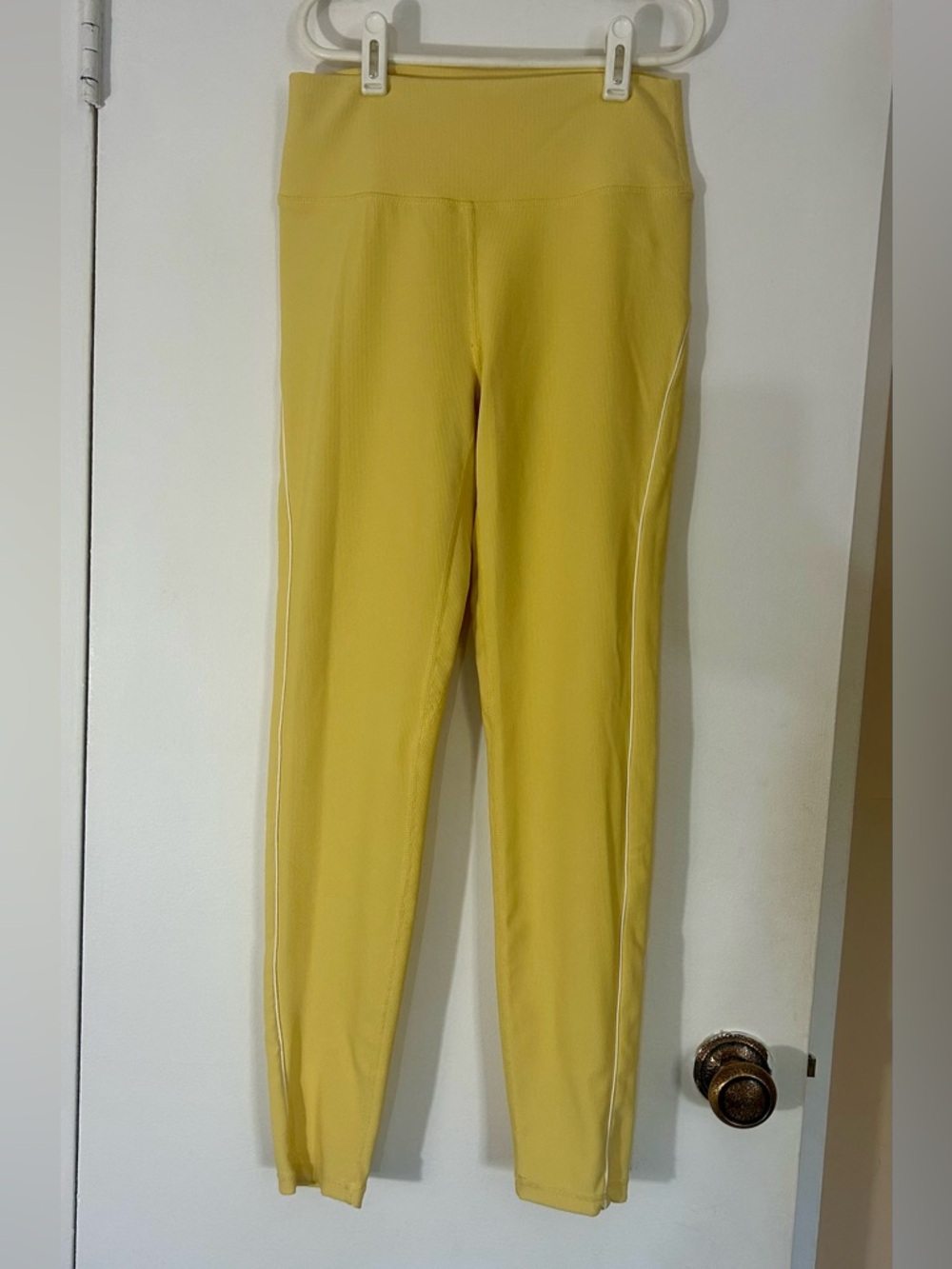 Wilo The Label Butter Yellow High-Rise Women’s Leggings Size Medium - Picture 2 of 11